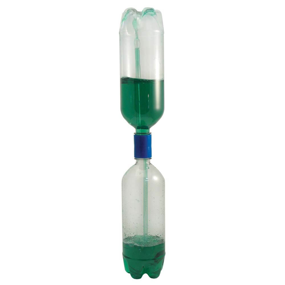 Tube à fontaine sur deux bouteilles d'eau